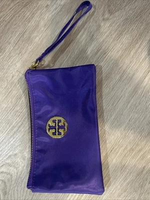 TORY BURCH Púrpura Nylon Muñequera Cartera Bolsa Oro Logo 3 Compartimentos Foto 1 de 4