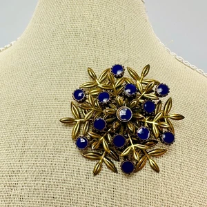 VINTAGE Dimensional Snowflake Brooch – Gold Tone with Blue Stones, Mid-Century - Picture 1 of 6