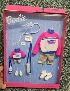 Neu im Karton Barbie & Kelly Fashion Avenue Happy Hiking Barbie Kelly Outfits 24321-0980Hl - Bild 1 von 3