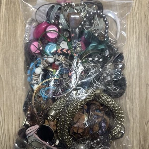 2KG Job Lot Mixed Costume Jewellery Bundle Craft Bead ReSell Upcycle FREE UK P&P - Picture 1 of 10