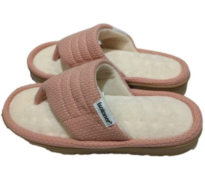 Isotoner Women's Slippers Thong Pink MD (7.5-8) Memory Foam Indoor/Outdoor NEW - Image 1 of 4