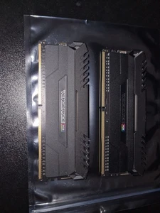 corsair vengeance ddr4 rgb 16gb *USED* - Picture 1 of 2