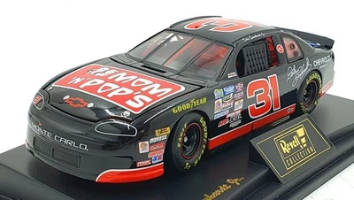 Revell 1/24 Scale RC249616215 - Chevrolet Mom & Pops #31 1996 - Earnhardt Jr. - Image 1 of 4