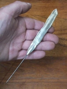 + Grande épingle à chapeau nacrée des années 30 imitant une plume + - Imagen 1 de 4