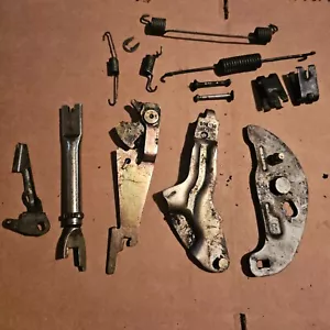 CHEVY TRACKER REAR BRAKE HARDWARE KIT DRIVERS SIDE 2000-2004 - Foto 1 di 1