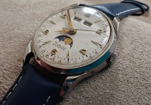 ZODIAC TRIPLE DATE CALENDAR MOON PHASE WATCH MANUAL WIND - Picture 1 of 15