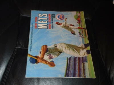 1969 NEW YORK METS VS BRAVES NLCS BASEBALL PROGRAM NEAR MINT UNSCORED - Image 1 of 3