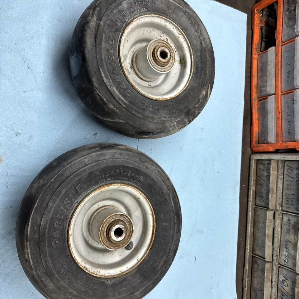 Llantas delanteras Dixon Riding Cortacésped Velocidad ZTR 30 Foto 1 de 4