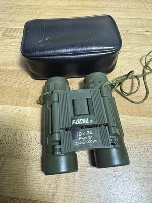 Vintage Focal 10x22 Field 5 Degree 262 ft/1000 yds Folding Green Binoculars - Image 1 of 4
