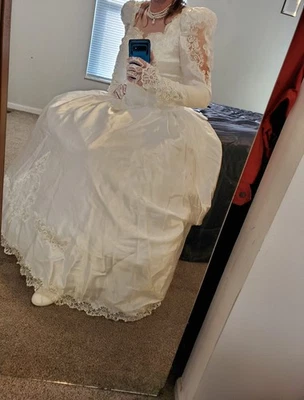 Michael Vincent (¿Talla 20?) Vestido de novia/vestido de novia de satén blanco manga larga Foto 1 de 4