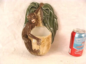 Mono antiguo de porcelana estilo Meissen en bolsillo de pared de árbol - Imagen 1 de 8