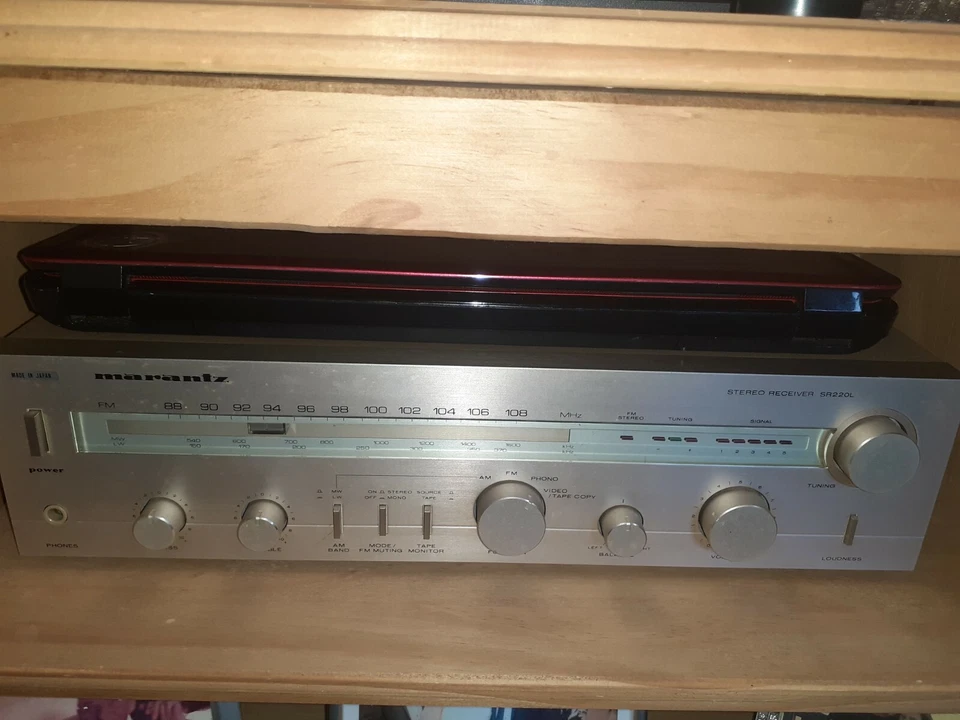 Marantz SR-220L Stereo Receiver Vintage Tuner Amplifier - Image 1 of 1