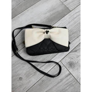 Borsa a tracolla Betsey Johnson nera trapuntata cuore fiocco borsa a tracolla - Foto 1 di 7