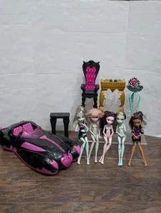 Monster High Konvolut Möbel und Puppen - Bild 1 von 14