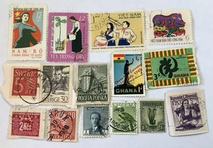 Mix World Stamps 100 #Me84 - Picture 1 of 5