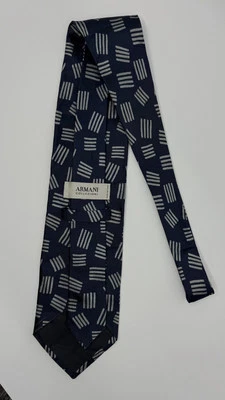 Corbata Armani Collezioni 100% Seda - Hecha en Italia - Patrón Geométrico Azul Marino Foto 1 de 3