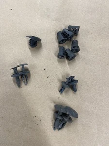 15-23 Ford Mustang GT 5.0 Rear Wheel Well Clips Fasteners E8 016 E8 017 - Picture 1 of 1