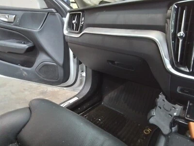 GUANTERA VOLVO V60 MK2 (225) 2018 en B4 Cross Country Core AWD 5 puertas Estate Foto 1 de 4