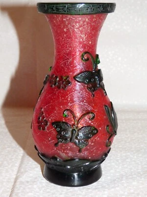 Jarrón mariposa antiguo chino de vidrio de Pekín con marca de dinastía Qing rojo verde superpuesto Foto 1 de 4