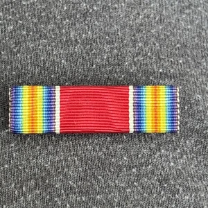 U.S. Armed Forces VICTORY medal ribbon bar pin Badge/Brooch with Safety Clasp - Picture 1 of 5