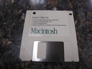 Rare! Vintage Macintosh System 7 Tune-Up 3.5" Floppy Disk Version 1.0 - MA19 - Afbeelding 1 van 4