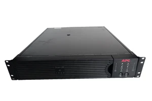 APC SURT1000XLI, sin pilas con jaulas de batería, incl. rieles de montaje en rack - Imagen 1 de 2