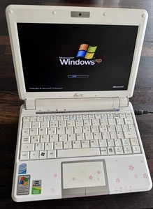 Asus Eee PC 901 8.9" Intel Atom 1.6 GHz Notebook - Picture 1 of 14