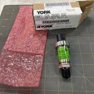 JOHNSON CONTROLS  025-29583-000  / PENN P499RFAT502  TRANSDUCER - Image 1 of 4
