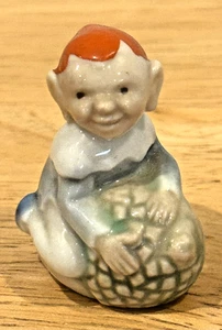 Vtg Wade Whimsies RARE Red Hat Lucky Fairy Folk Leprechaun On Acorn Figurine - Picture 1 of 5