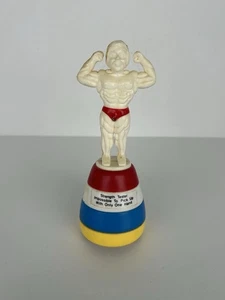 Figura mordaza de una mano de juguete de hombre muscular probador de fuerza de colección imposible de levantar - Imagen 1 de 6