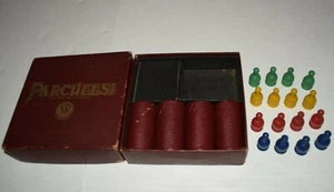 Piezas de juego vintage Parcheesi peones de madera y 4 tazas de dados con caja - Imagen 1 de 5