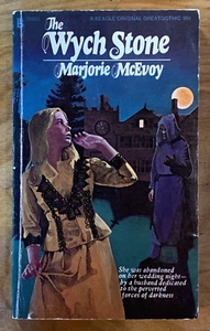 The Wych Stone by Marjorie McEvoy - vintage 1974 Beagle gothic suspense PBO - Imagen 1 de 8