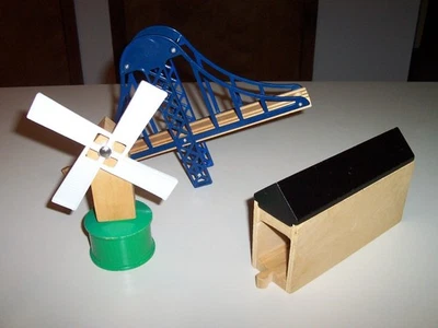 Lote de trem de madeira Battat vintage moinho de vento ponte túnel especial compatível com BRIO Thomas - Imagem 1 de 4