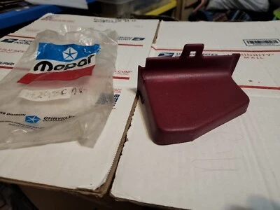 Dodge Caravan Plymouth Voyager 1984-86 cubierta inferior puerta corredera roja nuevo en stock 4248718 Foto 1 de 4