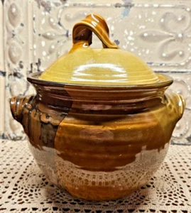 Signed Vintage Art Pottery Crock Serving Bowl Bean Pot w/ Lid & Twisted Handles - Picture 1 of 11