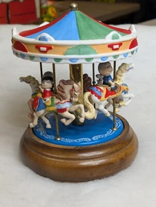 RARE SNOOPY PEANUTS WILLITTS CAROUSEL MUSIC BOX CERAMIC 8" VINTAGE 1988 WORKS - Picture 1 of 4