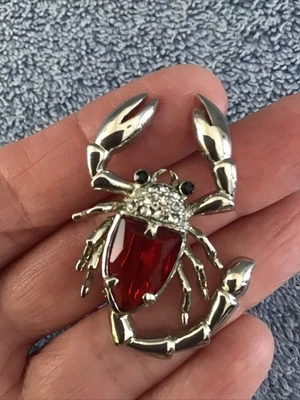 Broche Escorpión Pin Estrás Piedra Facetada Roja Tono Plata Insecto Estilo Foto 1 de 4