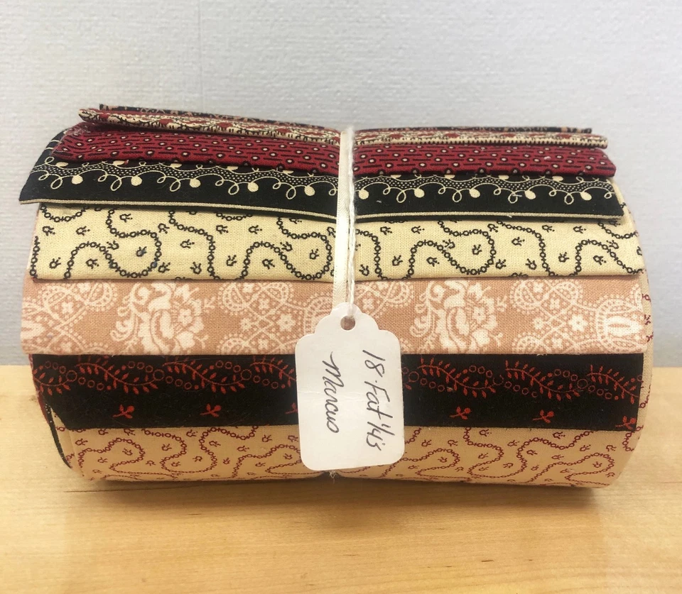 Paquete de 18 cuartos de grasa Marcus Scarlet Evening - Tela acolchada 100 % algodón Foto 1 de 4