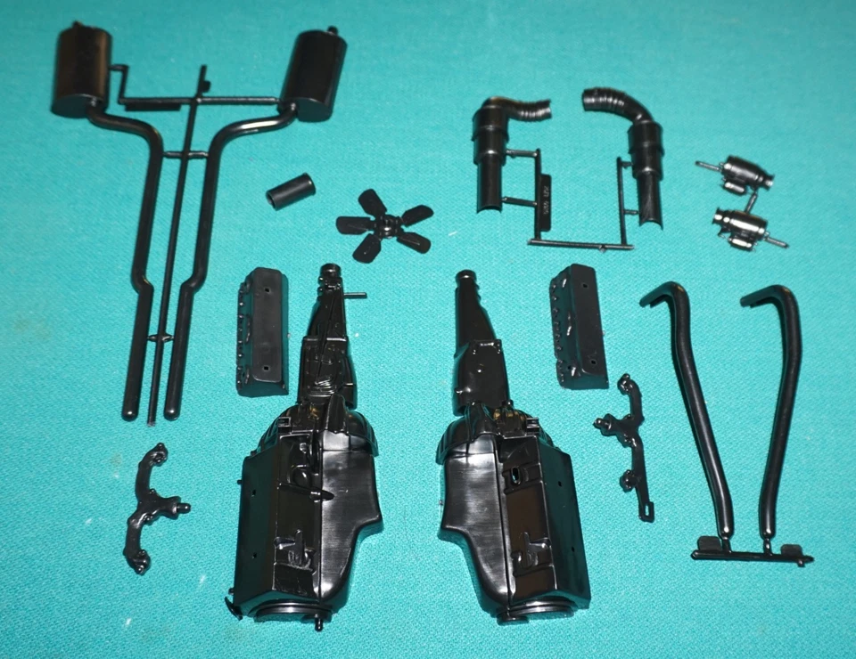 1965 Corvette Sting Ray Monogram 1/8 Engine Exhaust Etc. - Image 1 of 1