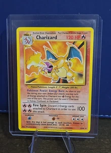 Pokémon Charizard 4/102 Casi Como Nuevo 2022 Impresión Juego Freak - Imagen 1 de 2