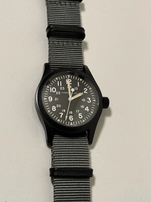 Nuevo reloj HAMILTON Khaki Field cuerda manual para hombre H694090 esfera negra y estuche Foto 1 de 4