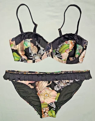 Ted Baker 2 Piezas Bikini Floral Azul Marino con Volantes Plisados, Damas Talla 2 Foto 1 de 4