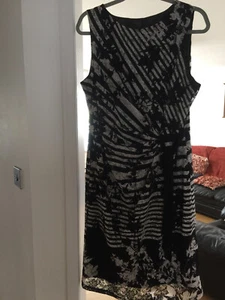 1 Roman schwarz & weiß Damen Spitzenkleid Größe 18 - in gutem Zustand - Bild 1 von 7