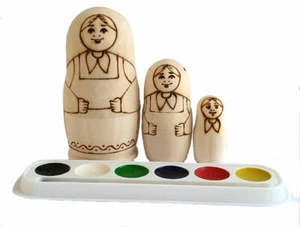 Russische Puppen Matriochkas Rechts Bemalen Souvenir Russisch 3 Teile - Picture 1 of 1