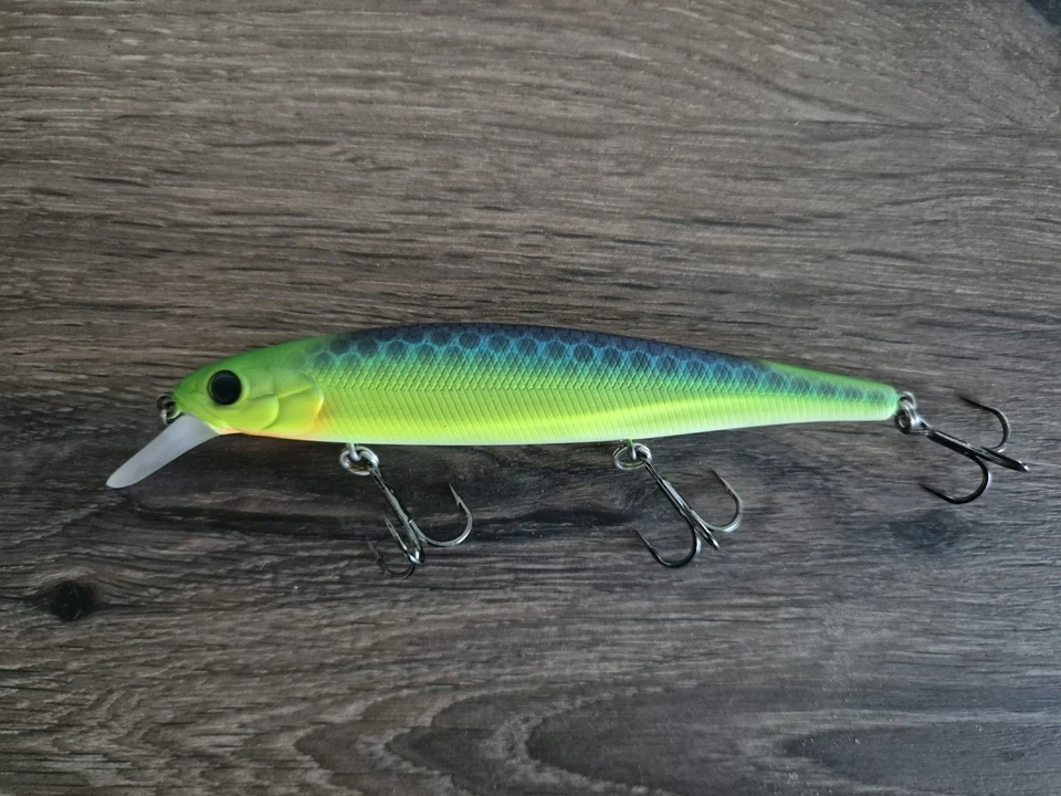 Illex MAG Squad 115 F  Jackall Wobbler Jerkbait Zander Hecht Köder - Bild 1 von 3
