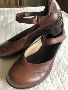 Women’s Sz 9.5 Aravon Leather MaryJane Shoes Brown Low Heel Excellent - Picture 1 of 9