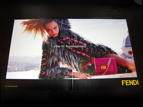 FENDI 2 pagine STAMPA ANNUNCIO autunno 2013 CARA DELEVINGNE in cappotto pelliccia lunga KARL LAGERFELD