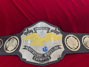 CINTURÓN UNIVERSAL CAMPEÓN DE LUCHA DE PESO PESADO TALLA ADULTO ESTILO RÉPLICA - Imagen 1 de 6