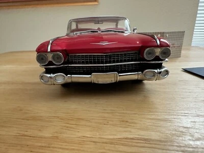 Franklin Mint escala 1/24 59 Cadillac LE # 204 cupé rojo y blanco Foto 1 de 4