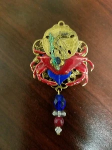 Krabbe Anstecknadel Brosche. Rot, Sand Dollar, rot, blau und weiße Perlen. Guter Zustand.  - Bild 1 von 3